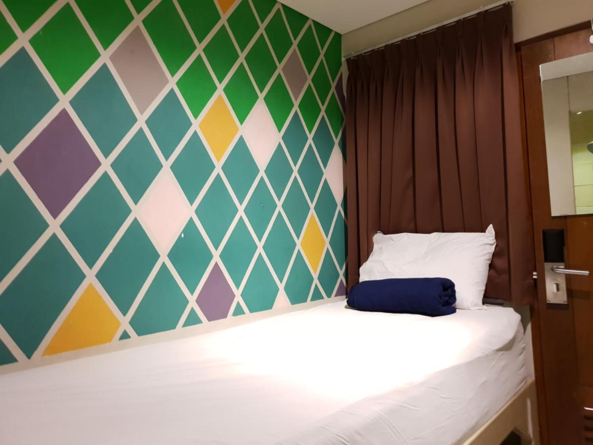 Subwow Hostel Bandung Exteriör bild