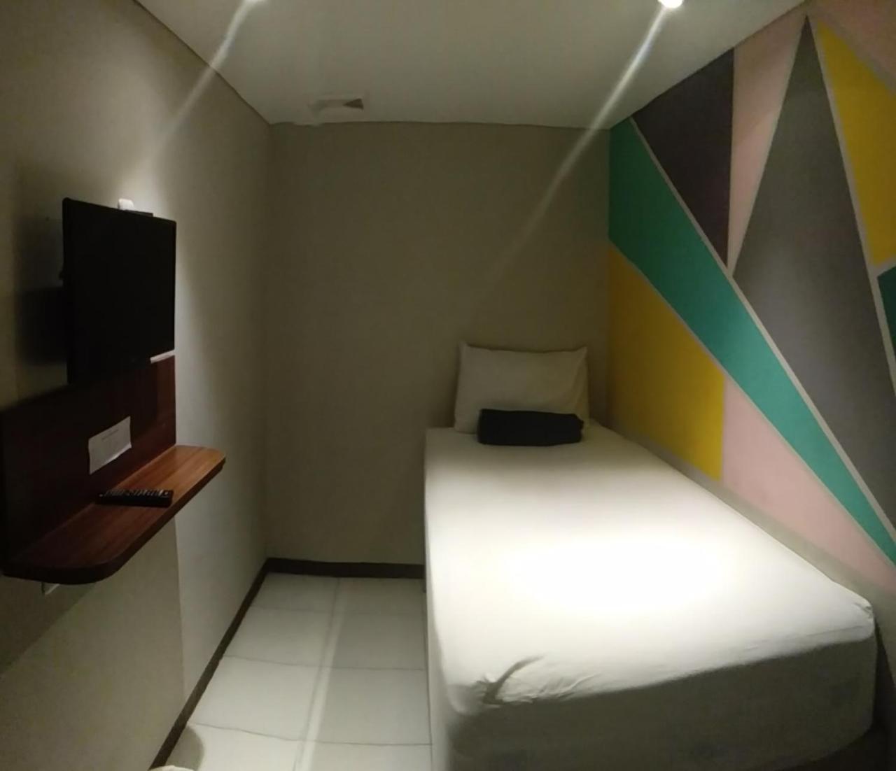 Subwow Hostel Bandung Exteriör bild